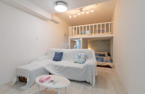 Maejima Maison | Maximum of 21 people can be rented in one building 3 minutes walk to Tomari Port 10 minutes drive to the airport No parking lot 30 seconds walk from paid parking lot warayunso port city May