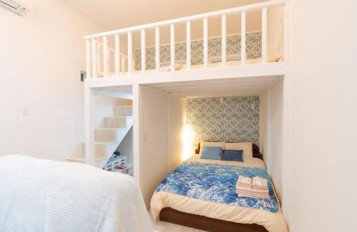 Maejima Maison | Maximum of 21 people can be rented in one building 3 minutes walk to Tomari Port 10 minutes drive to the airport No parking lot 30 seconds walk from paid parking lot warayunso port city May