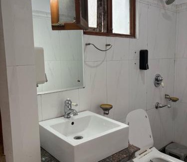 Mandi Hôtel | May Fair