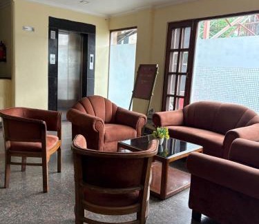 Mandi Hôtel | May Fair