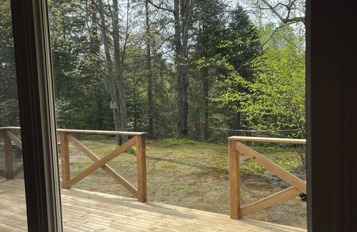Nipissing Cottage | Birchwood on the river 2 and 3 Bedroom cottages looking over South River