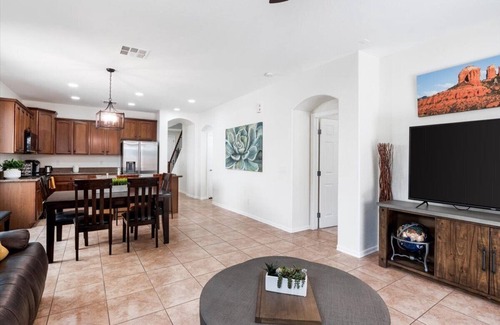 Queen Creek Maison | May Special! Spacious 4 BR 2 Living Room! With Community Pool