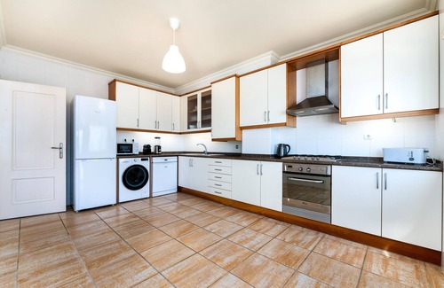 Ericeira Appartement | Maybe the best view in Portugal/Jacuzzi/Gym/Game room/AC/600m walk to town