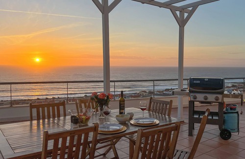 Ericeira Appartement | Maybe the best view in Portugal/Jacuzzi/Gym/Game room/AC/600m walk to town