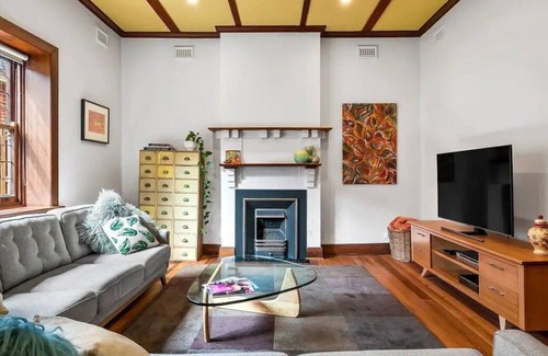 St. Kilda East Maison | "Mayfair" it is! Massive A+ Edwardian 4 Bdr Home, sleeps 8. A+ stay.
