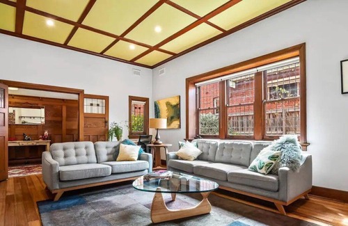 St. Kilda East Maison | "Mayfair" it is! Massive A+ Edwardian 4 Bdr Home, sleeps 8. A+ stay.