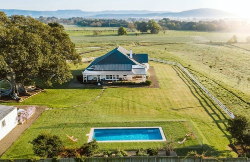 Shoalhaven City Council Maison | 'Mayfield' - Luxury Farmhouse with Pool