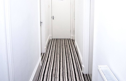 Ayr Appartement | Maze Serviced Apartment is located in Ayr. Hosting a bar and snack bar