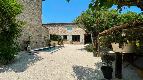 Sainte-Jalle Maison | Mazet en provence pour 4, piscine chauffée privée, jardin clos privé, barbecue, chiens admis