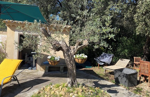Lagnes Cottage | MAZET PROVENCAL NESTLED IN THE HEART OF THE LUBERON
