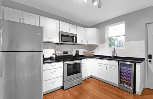 Olde Towne East Maison | McAllister Townhouse: where comfort and style meet!
