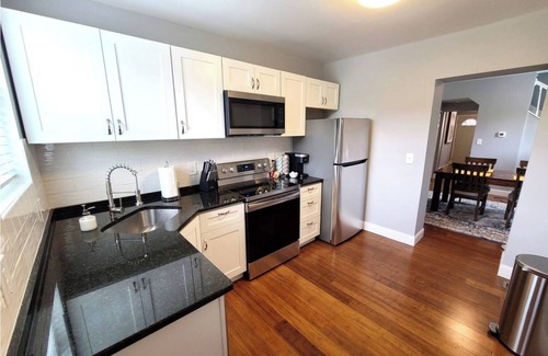 Olde Towne East Maison | McAllister Townhouse: where comfort and style meet!
