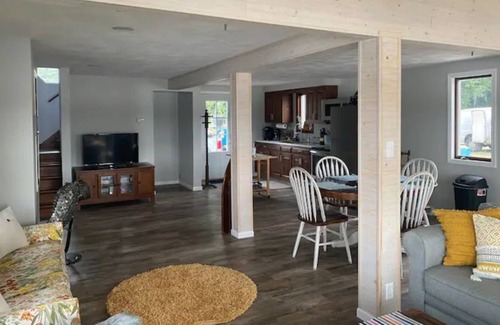 Havana Maison | McCarthy Lake Cottage-private beach, views & more!