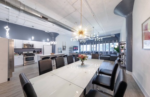 Near South Side Appartement | McCormick 5B/3Ba Luxury Suite for groups for up to 12 guests w/ optional parking