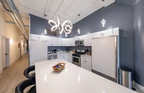 Near South Side Appartement | McCormick 5B/3Ba Luxury Suite for groups for up to 12 guests w/ optional parking