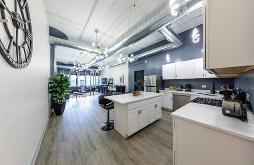 Near South Side Appartement | McCormick 6B/3Ba Luxury Suite for groups/12 guests
