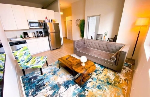 Near South Side Appartement | McCormick Oasis 2br/2ba with Optional Parking/Patio/Gym/sleeps 6