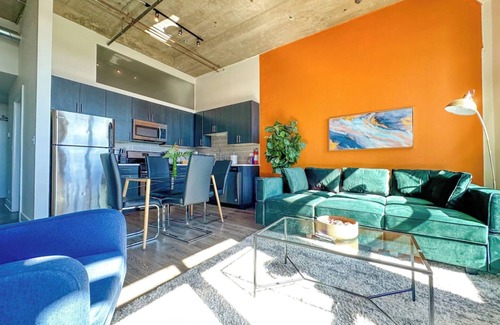 Near South Side Appartement | McCormick Place 2b/2b family unit with optional parking for up to 8 guests