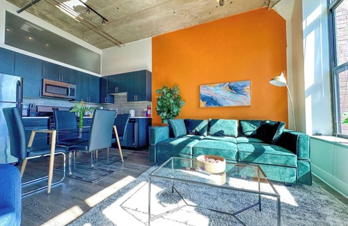 Near South Side Appartement | McCormick Place 2b/2b family unit with optional parking for up to 8 guests