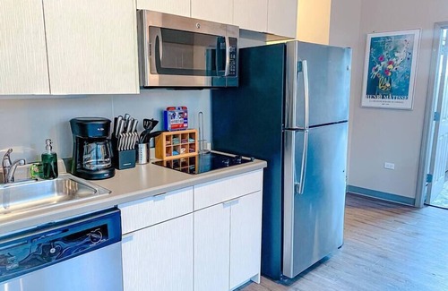 Near South Side Appartement | McCormick Place 2br/2ba with optional parking and sleeps 6
