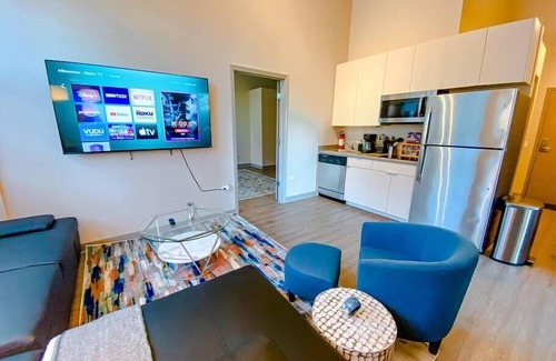 Near South Side Appartement | McCormick Place 2br/2ba with optional parking and sleeps 6