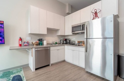 Near South Side Appartement | McCormick Place 2br/2ba with Optional Parking/Patio/Gym/sleeps 6