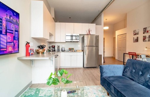 Near South Side Appartement | McCormick Place 2br/2ba with Optional Parking/Patio/Gym/sleeps 6