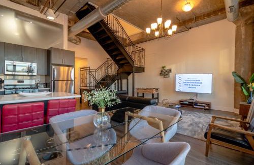 Near South Side Appartement | McCormick Place 3BR Luxury Penthouse Duplex with Personal Rooftop and Optional Parking for 8 guests in Chicago South Loop