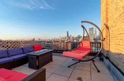 Near South Side Appartement | McCormick Place 3BR Luxury Penthouse Duplex with Personal Rooftop and Optional Parking for 8 guests in Chicago South Loop