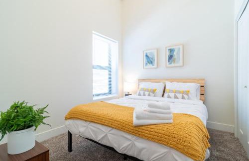 Near South Side Appartement | McCormick Place 420 Friendly 3BR in Downtown Chicago with Optional Parking Sleeps 8 Guests Near Soldier Field, Grant Park and Lakefront Trail
