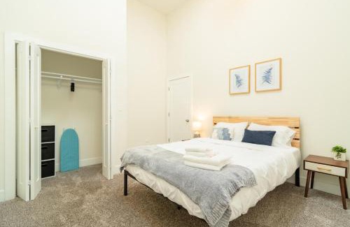 Near South Side Appartement | McCormick Place 420 Friendly 3BR in Downtown Chicago with Optional Parking Sleeps 8 Guests Near Soldier Field, Grant Park and Lakefront Trail