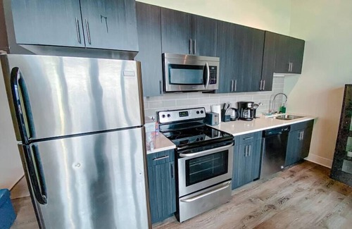 Near South Side Appartement | McCormick Place Designer Studio with optional parking for up to 4 guests