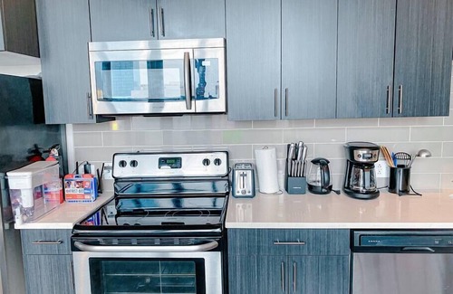 Near South Side Appartement | McCormick Place Designer Studio with optional parking for up to 4 guests