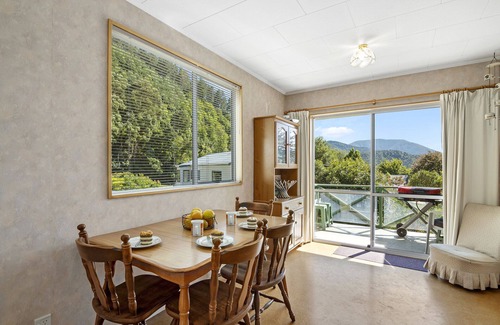 Havelock Maison | McFalls Bach - Havelock Holiday Home