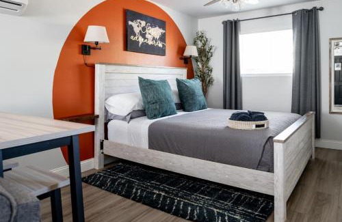 Johnson City Maison | McKamy Cottage at Wrenwood Ranch, King Bed