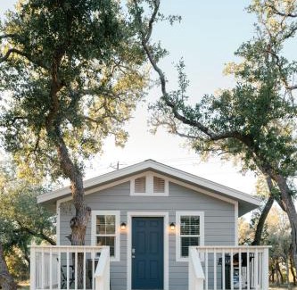 Johnson City Maison | McKamy Cottage at Wrenwood Ranch, King Bed