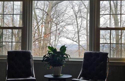 Cheverly Appartement | MCM w HotTub, Metro, Games, Grill, Tons of Space