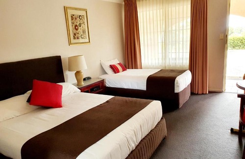 Warwick Hôtel | McNevins Warwick Motel