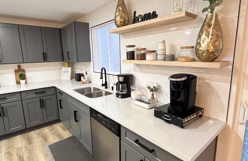 Sunrise Manor Maison | MDRN 4BEDRM House in Las Vegas, 10mins from airport