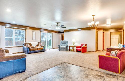 Sunman Maison | Meadow Edges with Yard and Views in Odon