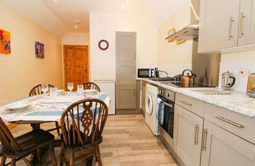Tunstall Maison | Meadow View