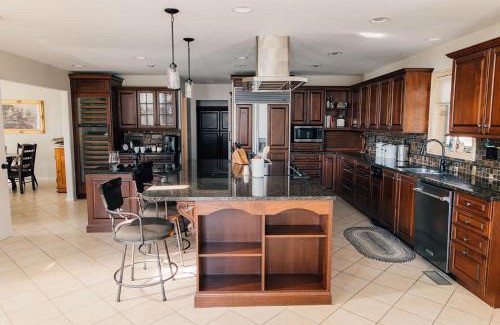 Greenwich Maison | Meadowlark Creek-fishing, Pool, Nature