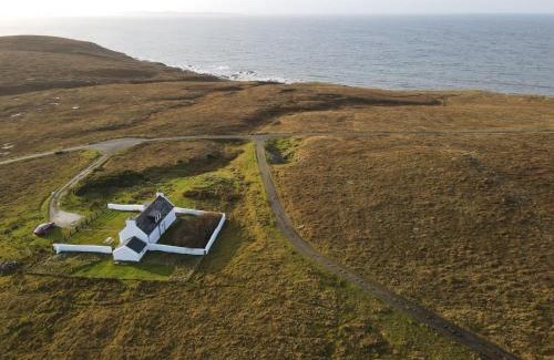 Clachtoll Maison | Meall Dubh - coastal cottage with stunning views