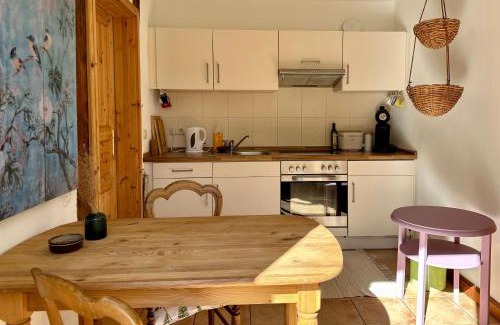 Dargun Appartement | Mecklenbü mit Teich, Kamin, Sauna und Hotpott