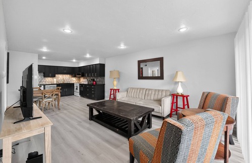 Dallas Appartement | Medical Traveler’s Retreat with Pool Mins to Hospitals, Airport, Uptown