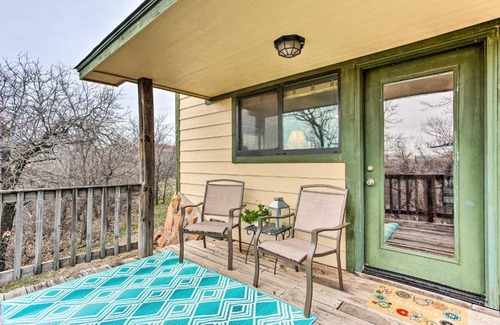 Medicine Park Maison | Medicine Park Cabin Rental with Mountain View