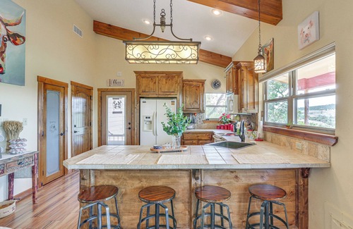 Medicine Park Cottage | Medicine Park Cottage: Walk to Lake Lawtonka!