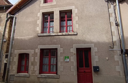 Saint-Benoit-du-Sault Cottage | Maison médiévale en Berry avec cour privative et tout inclus