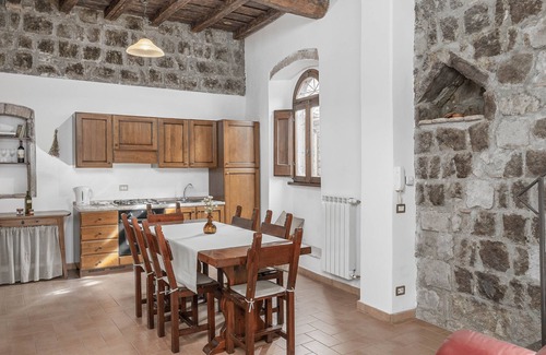 Viterbo Maison | Medieval House built in 1200 in the centre! FREE private parking