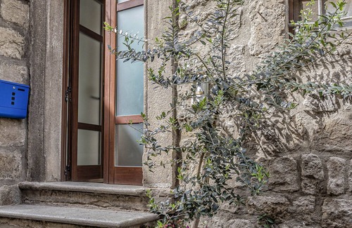 Viterbo Maison | Medieval House built in 1200 in the centre! FREE private parking